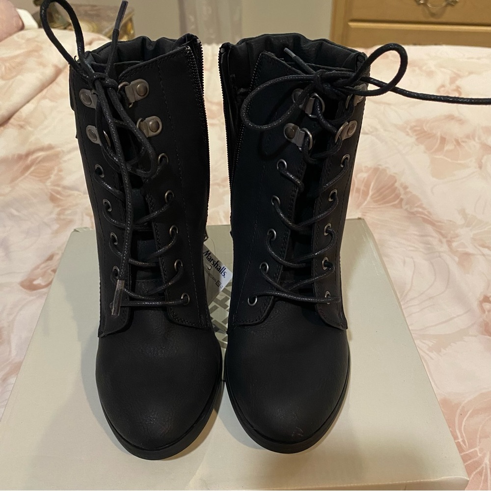 Black Daisy Fuentes Boots